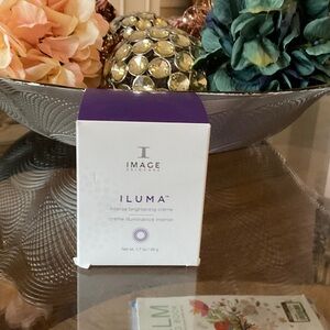 Image Skincare 
Iluma intense brightening crème 1.7 oz